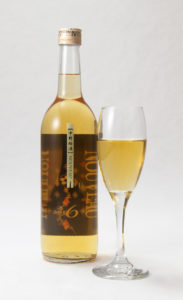 中野梅酒NOUVEAU720ml(ワイングラス)背景有_00